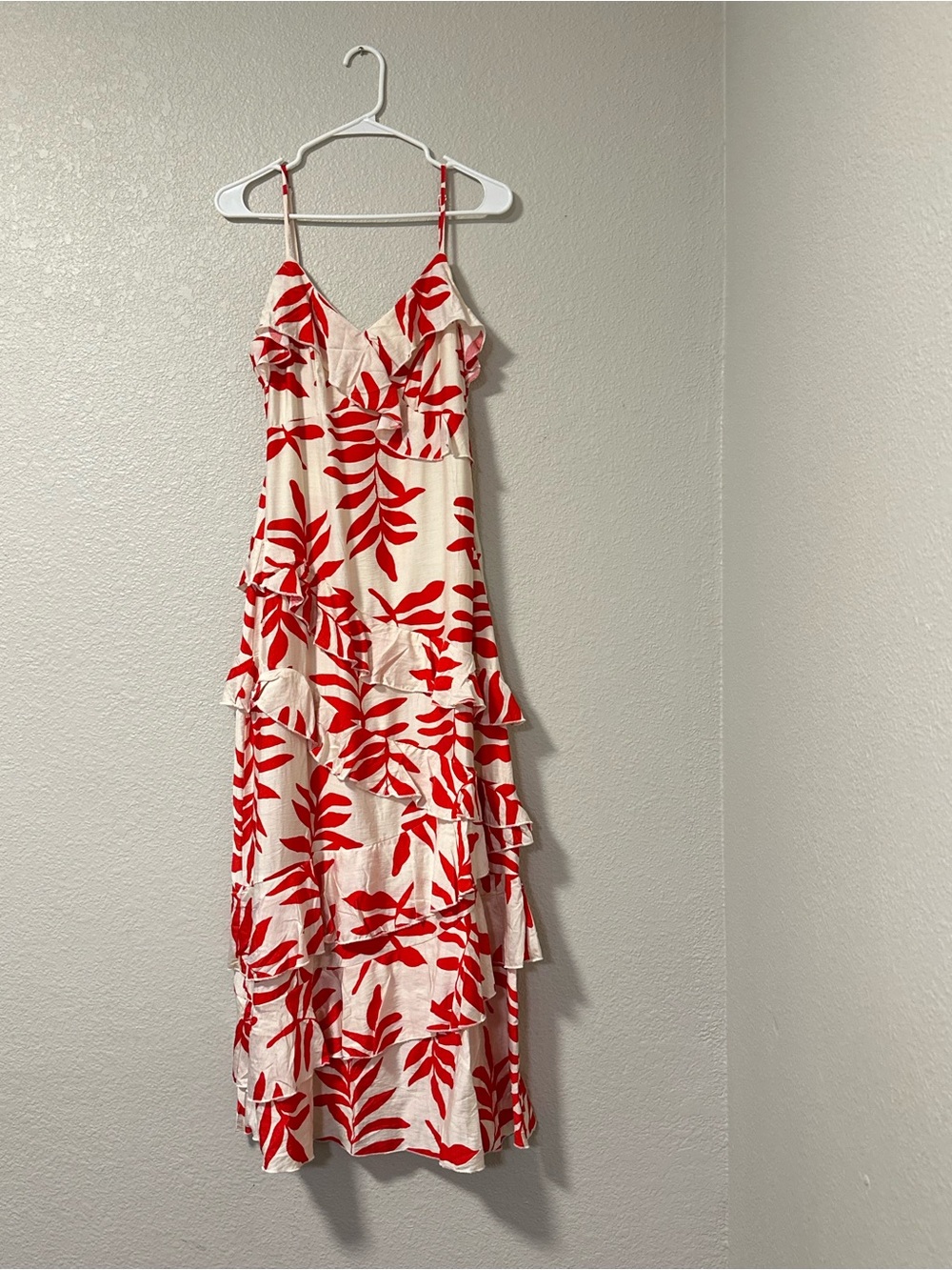 Ember Women’s Red Leaf Print Ruffle Midi Dress. M